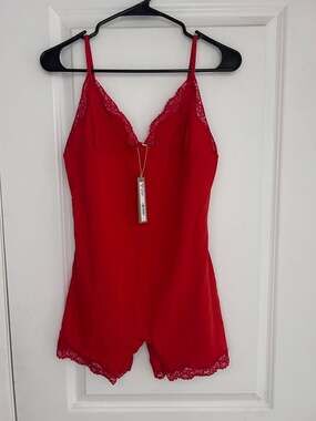 NWT SKIMS Fits Everybody Lace Triangle Onesie in Cayenne Red